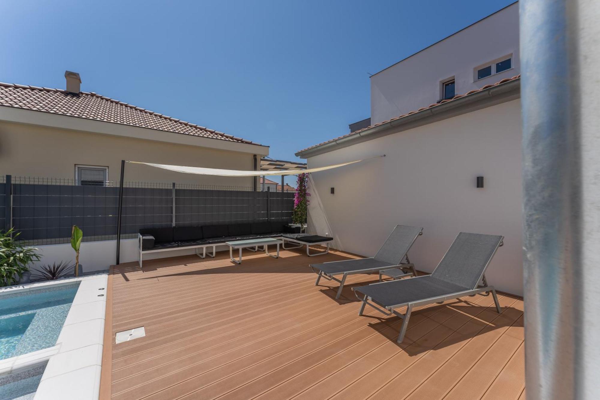 Bernie Apartments With A Pool ซาดาร์ ภายนอก รูปภาพ